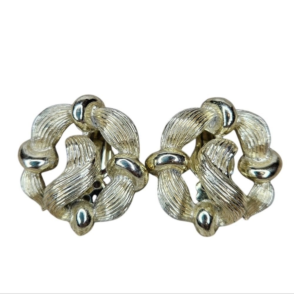 Star Vintage Vine Earrrings - Clip On 1 Inch 1960s